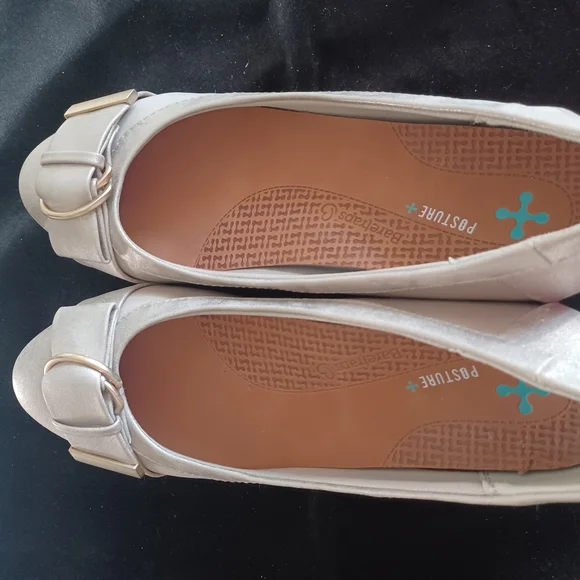 BareTraps Gold Cream Wedge with Elegant Buckle - Picture 3 of 4